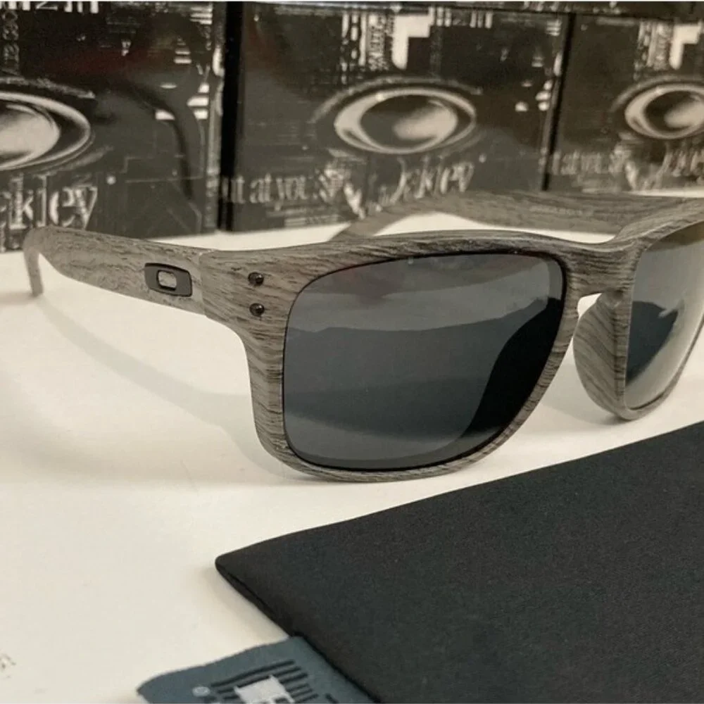 Oakley Holbrook Prizm Polarized Black Lenses OO9102 Woodgrain Frame - Picture 6 of 8